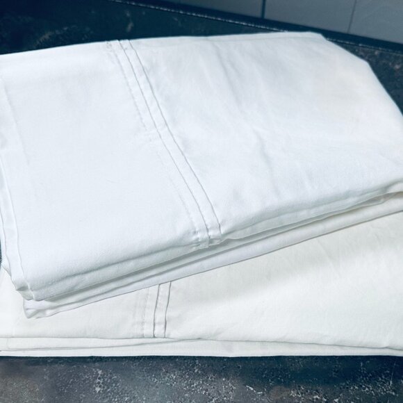 MEMBER'S MARK Hotel Premier 700 ct 100% Egyptian Cotton 2 WHITE PILLOWCASES - Picture 1 of 2